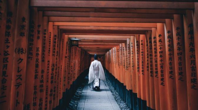 Lorong di Fushimi Inari. (Via: 500px.com)
