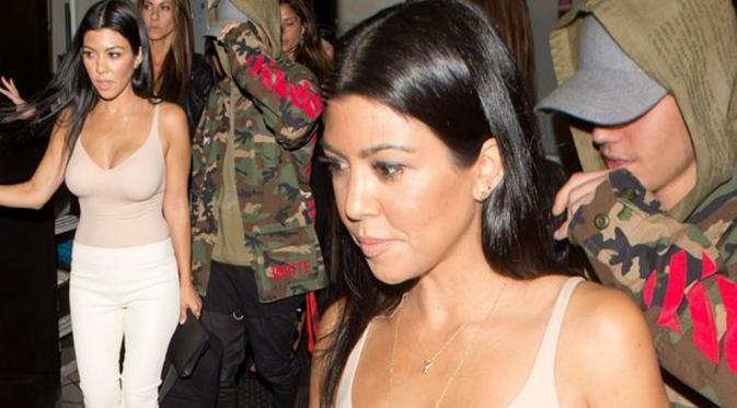 Justin Bieber & Kourtney Kardashian Kencan Di Universal Studio [foto: mirror]