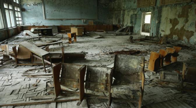 Rumah yang terabaikan di Pripyat, Chernobyl, Ukraina | via: Getty Images