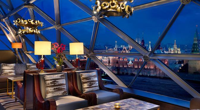 O2 Lounge Ritz-Carlton, Moscow, Rusia. | via: harpersbazaar.co.uk