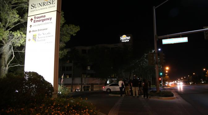 Dilansir The Associated Press, mantan pebasket NBA Lamar Odom dirawat di Sunrise Hospital and Medical Center setelah ditemukan tidak sadarkan diri di kamar hotelnya, di Las Vegas, Nevada, AS, Rabu (14/10/2015).(AFP Photo/Gabe Ginsberg)