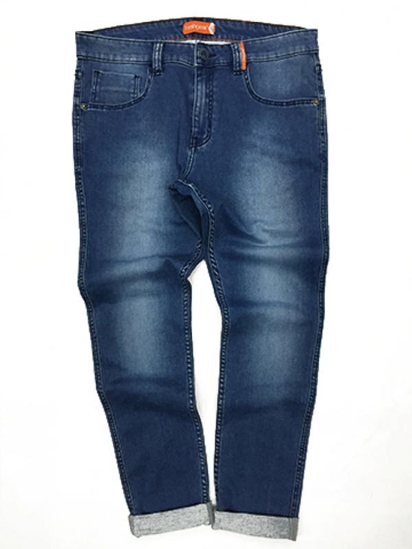 Skinny jeans. (Via: femalenetwork.com)