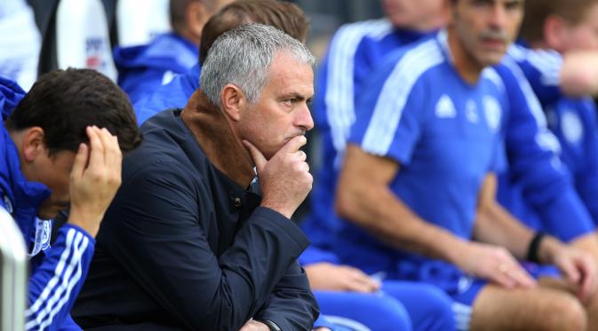 OPTIMISTIS - Manajer Jose Mourinho percaya diri untuk membawa Chelsea finis posisi empat besar. (AFP/Ian MacNicol).