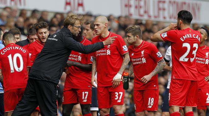 Liverpool menempuh perjalanan sejauh 750 kilometer untuk sampai di Signal Iduna Park. (AFP/IAN KINGTON).