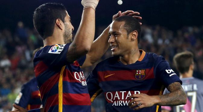 EMPAT GOL - Neymar mencetak empat gol bagi Barcelona saat menghadapi Rayo Vallecano di Estadio Camp Nou, Minggu (18/10/2015) dini hari WIB. (REUTERS/Albert Gea)