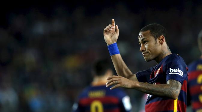 Neymar bikin masalah untuk pertahanan Rayo Vallecano (REUTERS/Albert Gea)