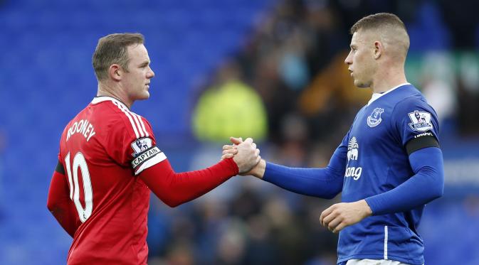 Everton's Ross Barkley shakes hands with Manchester United's Wayne Rooney at full time Action Images via Reuters / Carl Recine