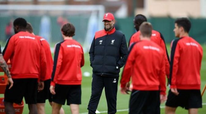 Manajer Liverpool, Jurgen Klopp, dikabarkan melarang istri dan pacar para pemain The Reds mengunjungi Melwood, pemusatan latihan Liverpoool. (Dok. Mirror)