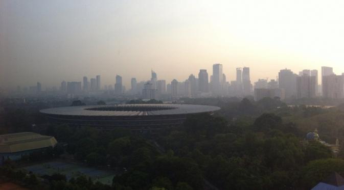 Stadion Utama Gelora Bung Karno terlihat dari ketinggian pada Minggu (18/10/2015) sore, sebelum pertandingan final Piala Presiden antara Persib Bandung vs Sriwijaya FC (Bola.com/Arief Bagus)