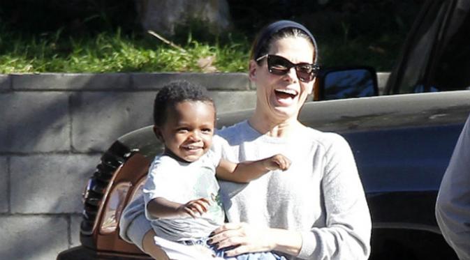 Sandra Bullock dan anaknya, Louis.