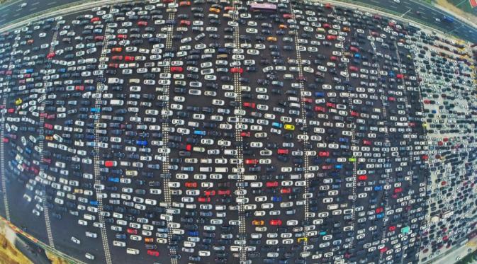 Kemacetan di Beijing, Cina. (Via: twitter.com)