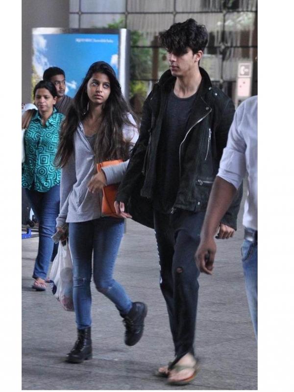 Suhana dan Aryan Khan tampil keren di bandara [foto: Indian Express]