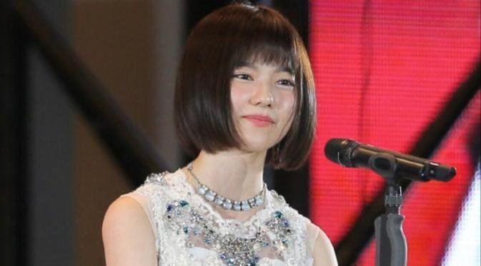 Haruka Shimazaki, member AKB48. (akbzine.com)