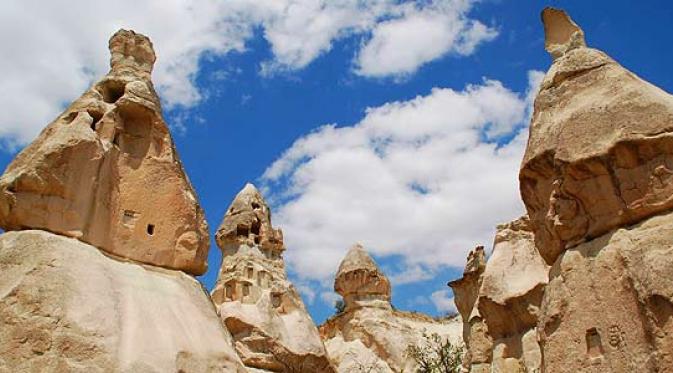 Monks Valley, Cappadocia. | via: alaturkaturkey.com