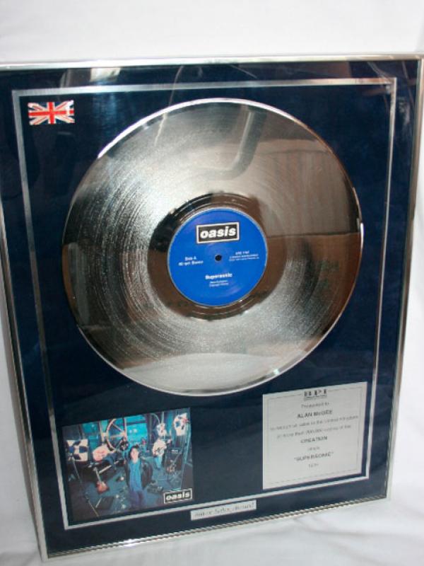 10 Memorabilia Paling Mahal Oasis (via NME.com)