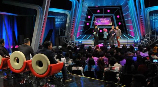 Ketika syuting acara Stand Up Comedy Academy di Indosiar. (via: Liputan6.com)