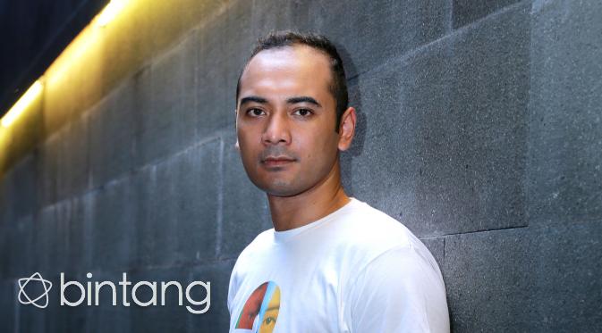 Ario Bayu menjadi salah satu wajah baru di film ‘Ada Apa Dengan Cinta 2’. Kehadiran sekuel AADC menjadi film yang ditunggu-tunggu remaja era awal 2000-an. (Galih W. Satria/Bintang.com)