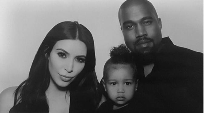 Tepatnya 24 Mei 2014, Kim dan Kanye resmi menjadi sepasang suami istri. Keduanya kemudian dikaruniai putri bernama North West pada 15 Juni 2014 dan tak lama lagi mereka akan segera memiliki anak kedua. (Via Instagram/@kimkardashian)