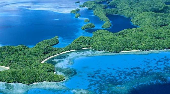 Yap, Micronesia. | via: earth-of-fire.com