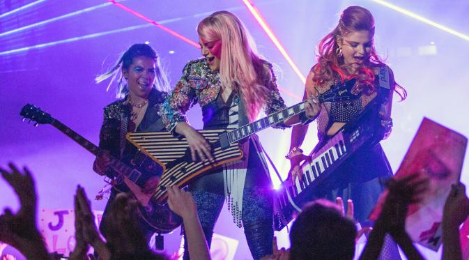 Jem and the Holograms. (ignimgs.com)