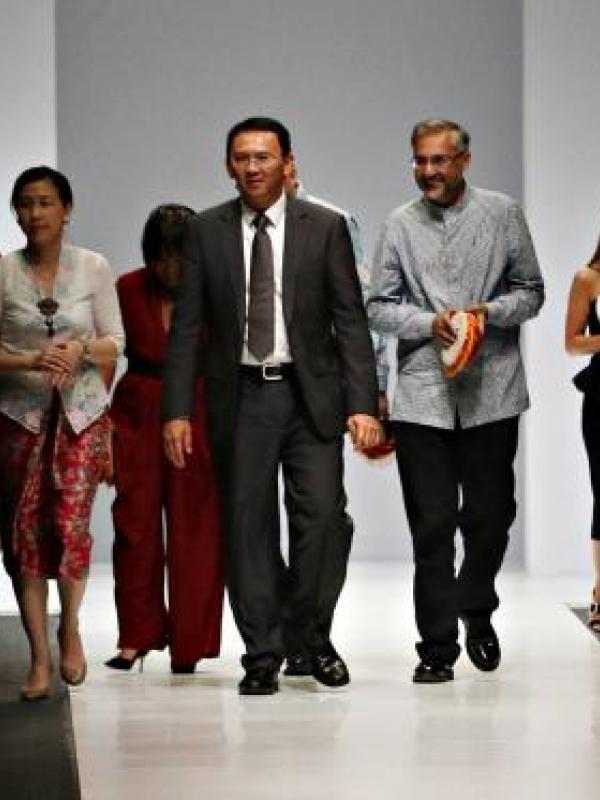 Ahok Membuka Jakarta Fashion Week 2016. (via Liputan6.com)