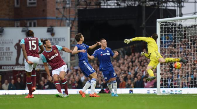 Gary Cahill menilai kondisi perasaan para pemain Chelsea luluh lantak. (Reuters / Tony O'Brien)