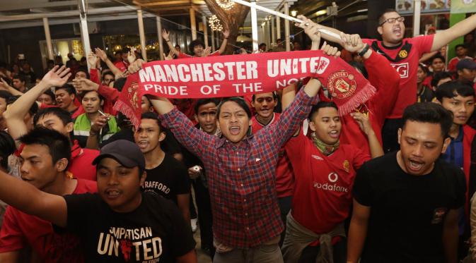 Suasana kemeriahan acara nonton bareng antara Manchester United melawan Manchester City di Alam Sutera, Tanggerang, Minggu (25/10/2015). (Bola.com/Vitalis Yogi Trisna)