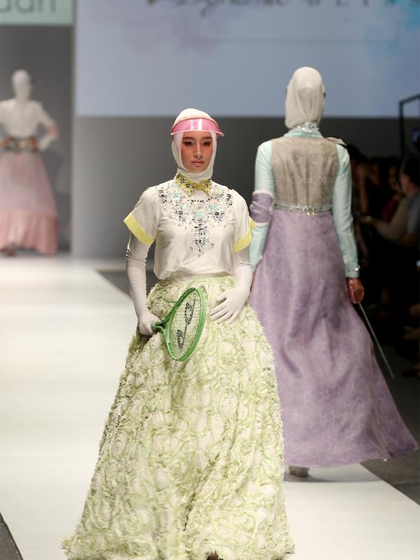 Foto Mahakarya Dian Pelangi di Jakarta Fashion Week 2016 (Andy Masela/bintang.com)