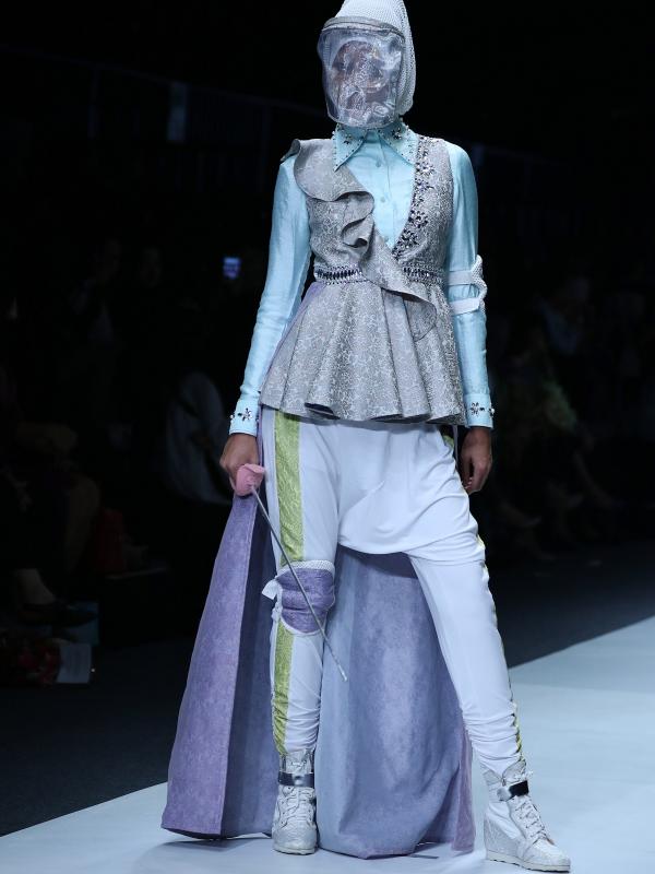Karya Dian Pelangi di Jakarta Fashion Week 2016