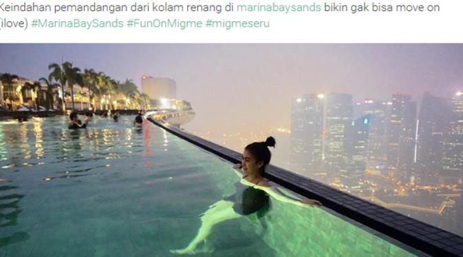 Anisa Rahma berenang di Sky Park Marina Bay Sands (Dok Migme)