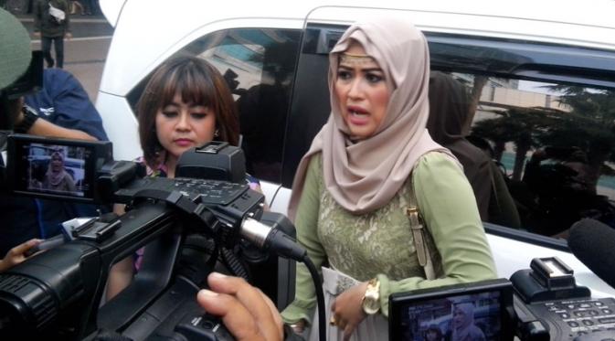 Istri Kiwil, Meggy Wulandari saat ditemui di kawasan Mampang, Jakarta Selatan. [Foto: Sapto Purnomo/Liputan6.com]