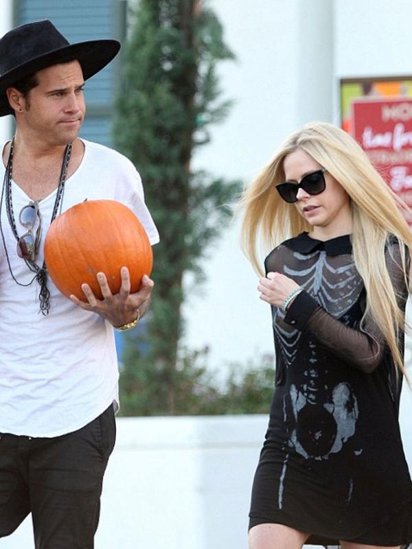 Avril Lavigne dan Ryan Cabrera (via dailymail.co.uk)