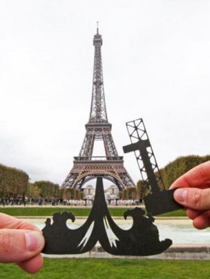 Roket dari Menara Eiffel, Paris (Sumber. Instagram)