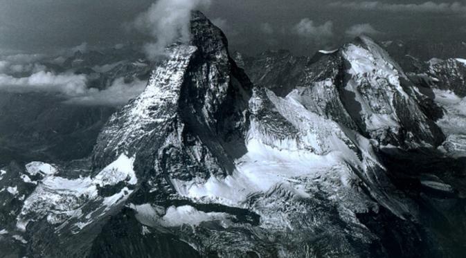 Matterhorn, Pegunungan Alpen pada 2005. | via: businessinsider.co.id