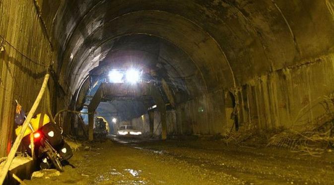 Menyelusuri 'Terowongan Maut' Anzob, Tajikistan (News.com.au)