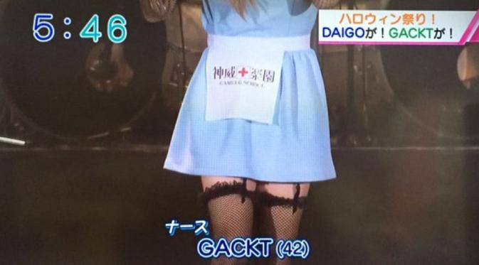 Gackt berdandan ala suster setan di konser VAMPS HALLOWEEN PARTY 2015. (Anime News Network)
