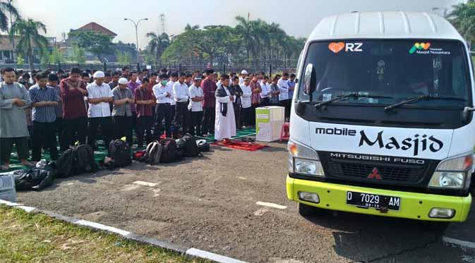 Memperingati Hari Sumpah Pemuda, RZ (Rumah Zakat) menyelenggarakan Shalat Istisqo Untuk Indonesia serentak di 28 kota