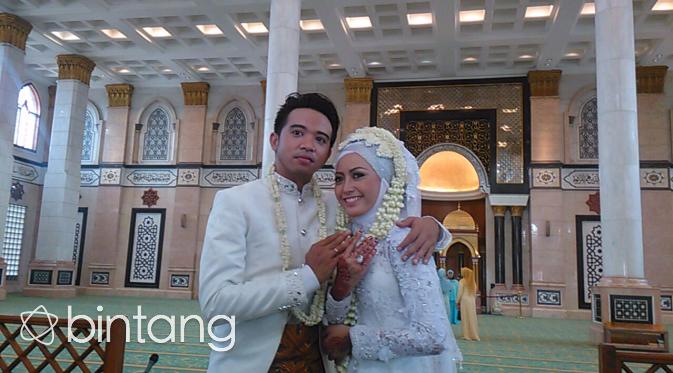 Roby Satria telah resmi menjadi suami dari Cinta Ratu Nansya setelah melangsungkan akad nikah di Masjid Dian Al-Mahri Depok, Jawa Barat. (Ruswanto/Bintang.com)