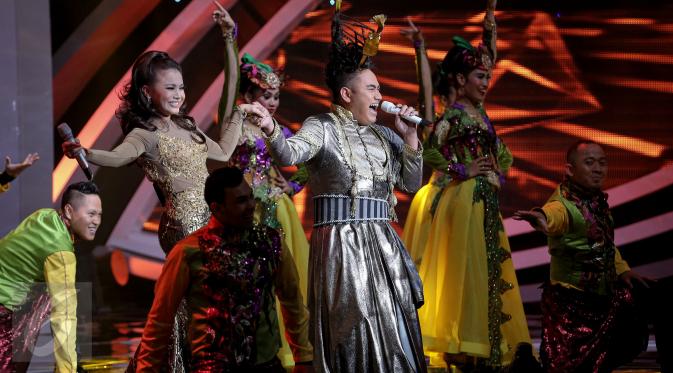 Rossa dan Nassar saat beraksi di panggung Indonesia Dangdut Awards (IDA) 2015, Jakarta, Rabu (28/10/2015). Perhelatan IDA 2015 menggambarkan bahwa dangdut telah menjadi bagian tidak terpisahkan dari masyarakat Indonesia. (Liputan6.com/Faizal Fanani) 