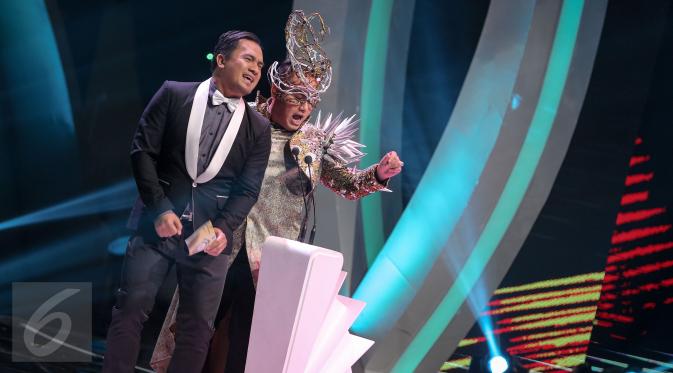 Syaiful Jamil dan Nassar di acara Indonesia Dangdut Awards (IDA) 2015, Jakarta, Rabu (28/10/2015). Perhelatan IDA 2015 menggambarkan dangdut telah menjadi bagian tidak terpisahkan dari masyarakat Indonesia. (Liputan6.com/Faizal Fanani) 