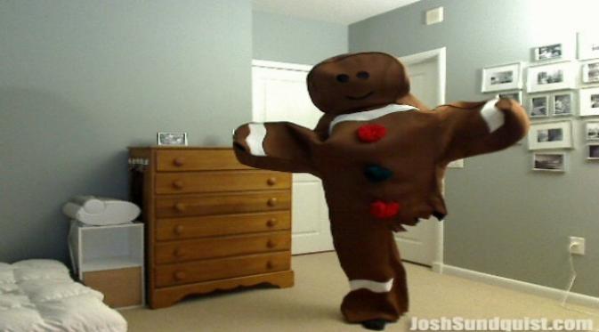 Josh Sundquist sebagai The Gingerbread Man dengan separuh kaki termakan. (Joshsundquist.com)