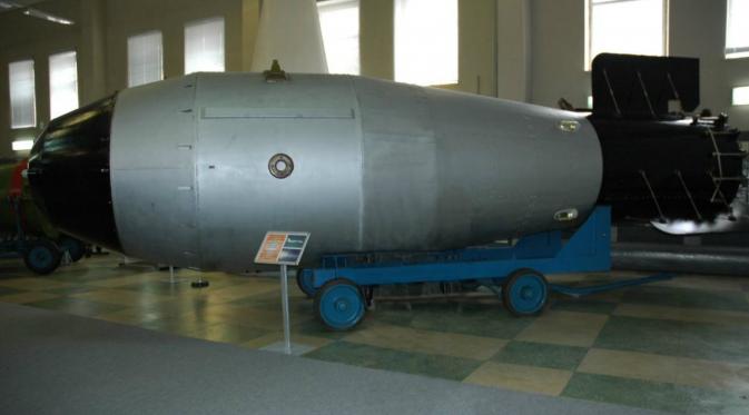 Cangkang bom nuklir Tsar Bomba yang diledakkan Rusia. (Scott/Wikimedia)