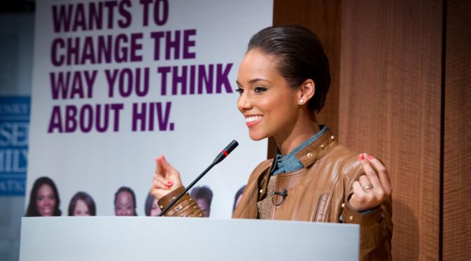 Alicia Keys ingin dunia merubah pandangannya terhadap penderita AIDS. [Foto: Kaiser family Foundation]