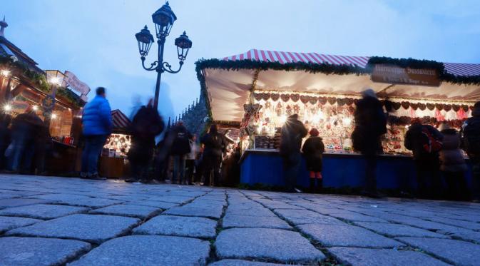 Datangi pasar Natal di Jerman pada bulan November. | via: Getty Images