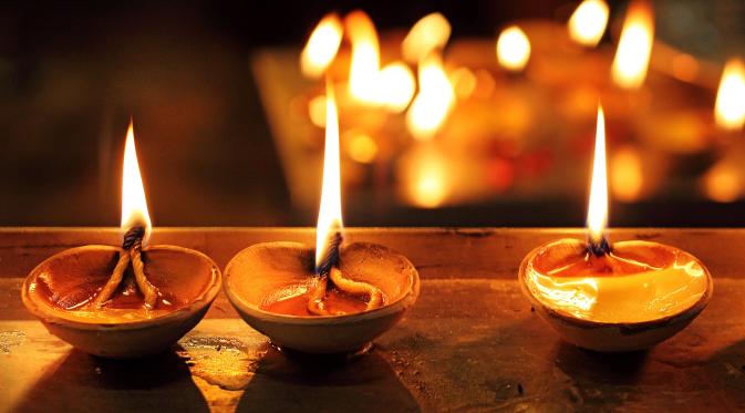 Hadiri Diwali di India pada bulan November. | via: happydiwalifestival.com