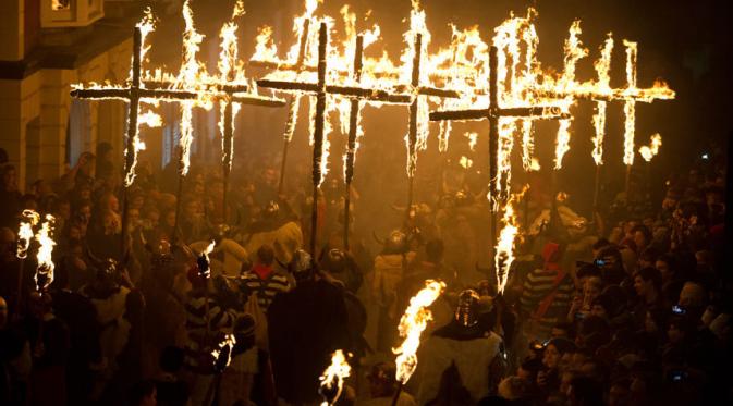 Lewes untuk malam api unggun di bulan November. | via: Getty Images