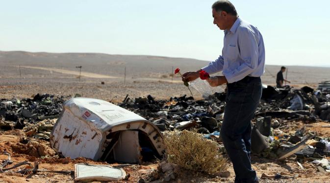 Bunga duka cita untuk 224 korban kecelakaan pesawat Rusia di Mesir (Reuters)