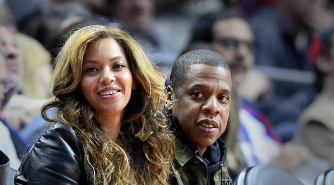 Mengenai pertengkaran Jay Z dan Solange, mantan humas Rihannya yang diketahui bernama Jonathan merasa itu tidak diatur. Ia berpikir Beyonce dan Jay Z mungkin telah mengeksploitasinya untuk tur ‘On The Run’ mereka ketika itu. (Bintang/EPA)