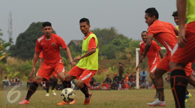 Ismed Sofyan saat berlatih bersama pemain Persija Jakarta. (Foto: Liputan6.com/Helmi Fitriansyah)