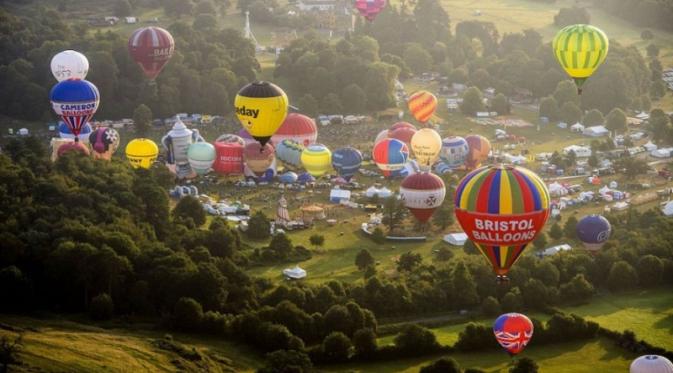 Pesta Balon Internasional, Bristol, Inggris | via: brightside.me